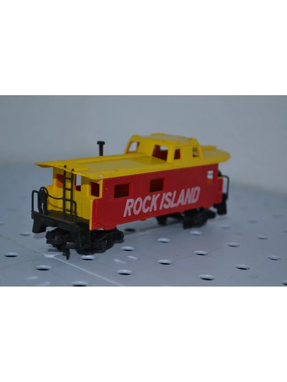TYCO 327-10 HO Scale 8 Wheel Streamline Caboose 